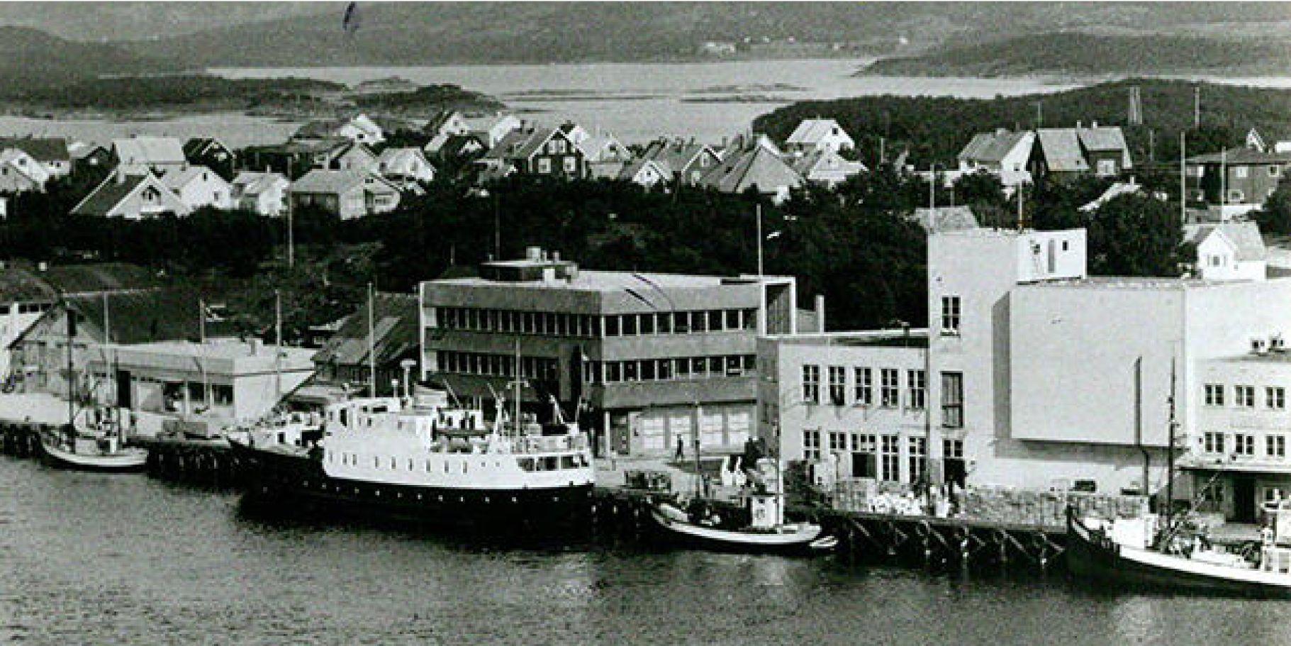 Svart-hvitt oversiktsbilde av Brønnøysund