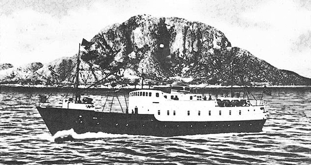 Torghatten, the vessel, in front of Torghatten, the mountain