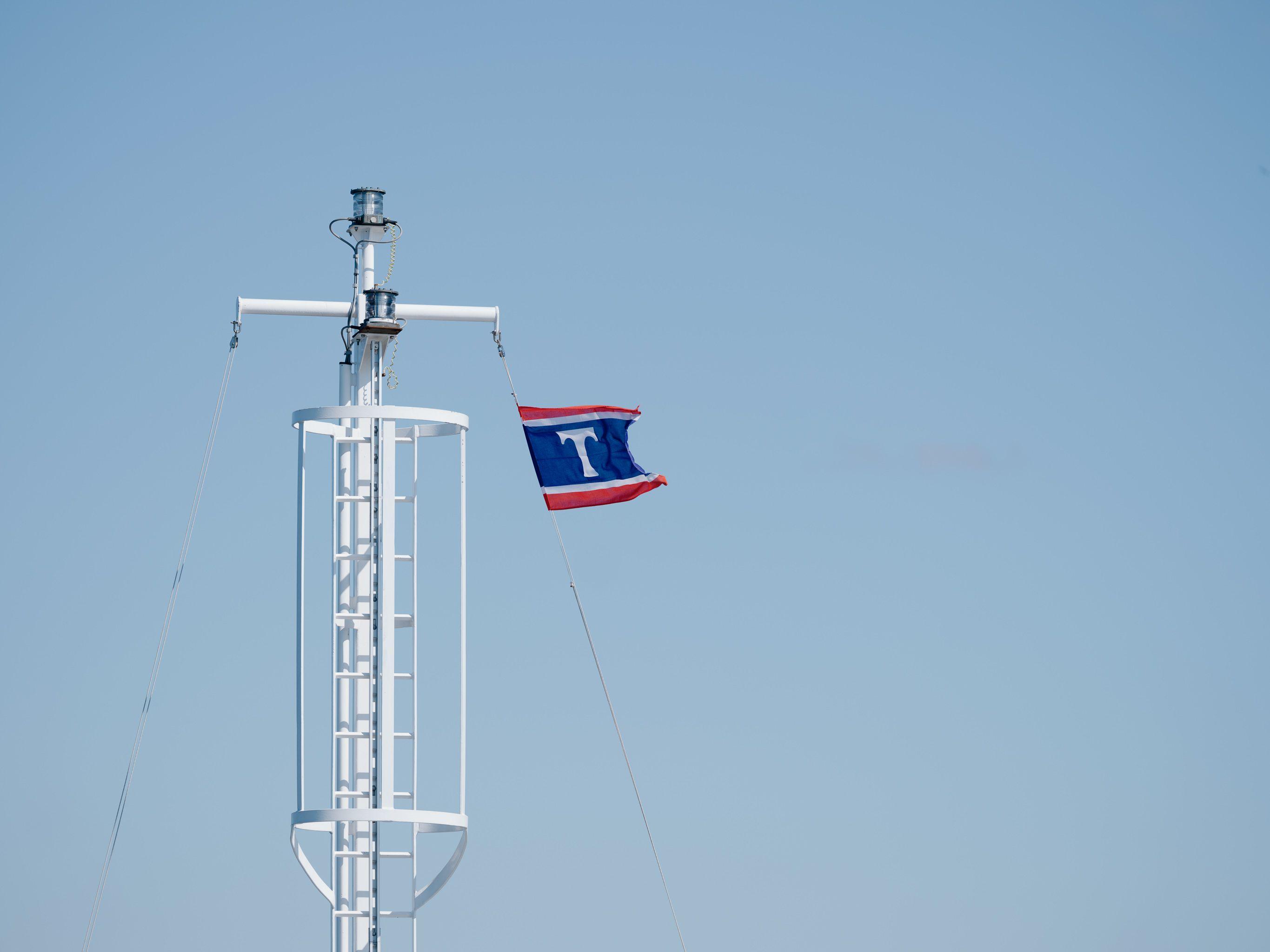 A ferry mast with Torghattens blue, red and white shipping flag.
